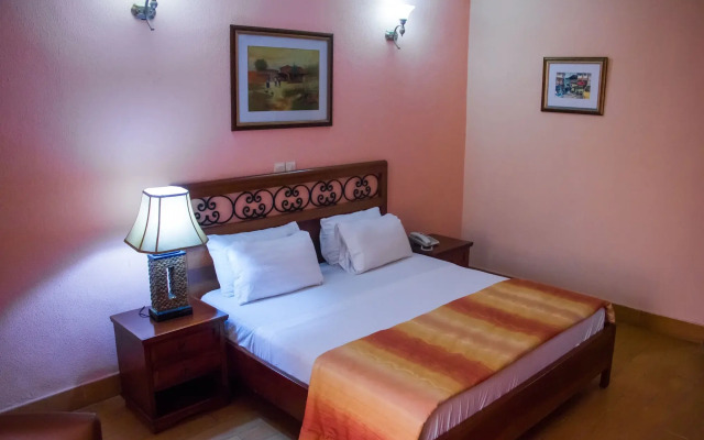 Dees Hotels, Apartments and Suites