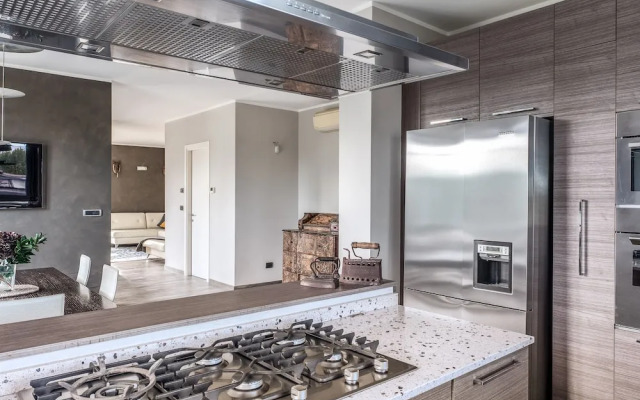 F Tale Country House