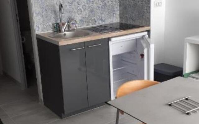 Studio les pieds dans l'eau 30m de la plage