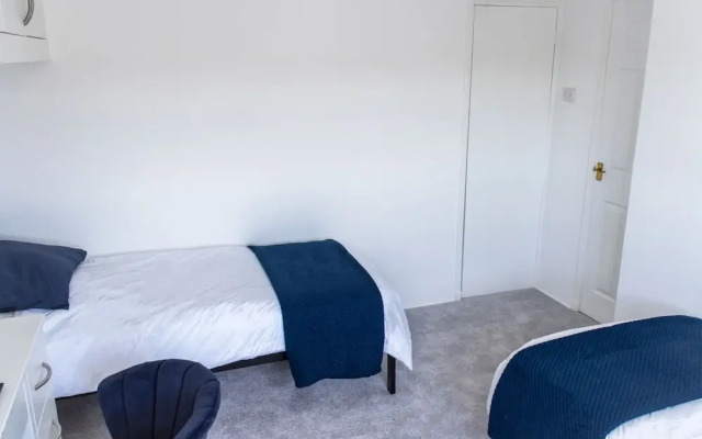 Catsbrook House - Sleeps 7 - Business Travellers Accommodation