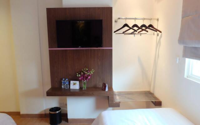 World Hotel