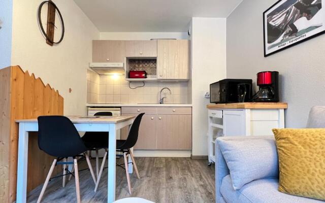 Centre ville, T2 avec terrasse et parking couvert.