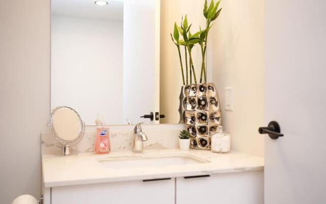 Ocean Bay New Luxury Condo Sleeps 5 Parking, Coffee, AC
