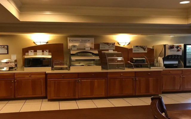 Holiday Inn Express & Suites Lancaster by IHG