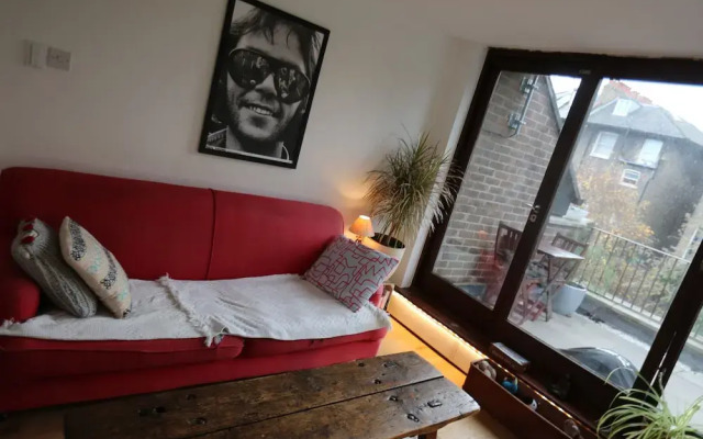 Trendy Notting Hill 1 Bedroom Apartment With Balcony