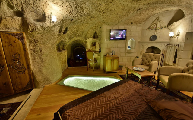 Harman Cave Hotel