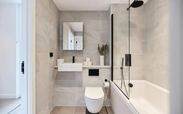 The Tottenham Classic - Charming 2bdr Flat With Balcony