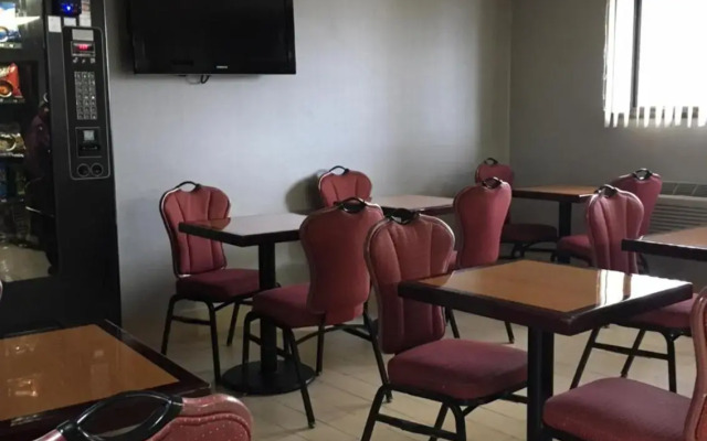 The Floral Park Motor Lodge