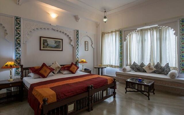 Hotel Raj Niwas