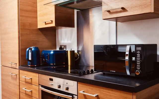 Deluxe City Centre Apt Balcony & View & Free Parking