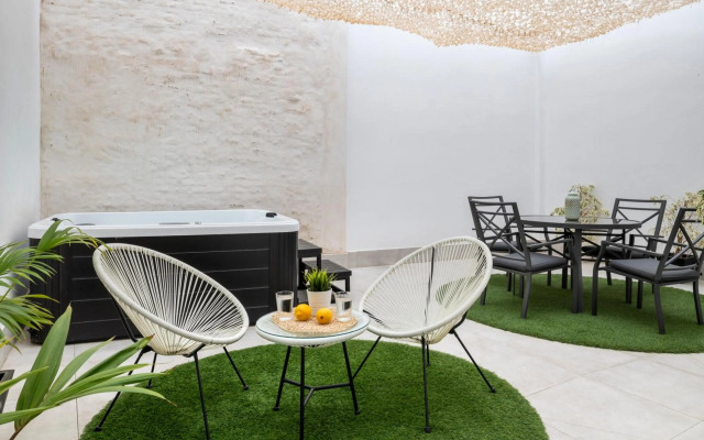 Lola 14 Suite Apartment