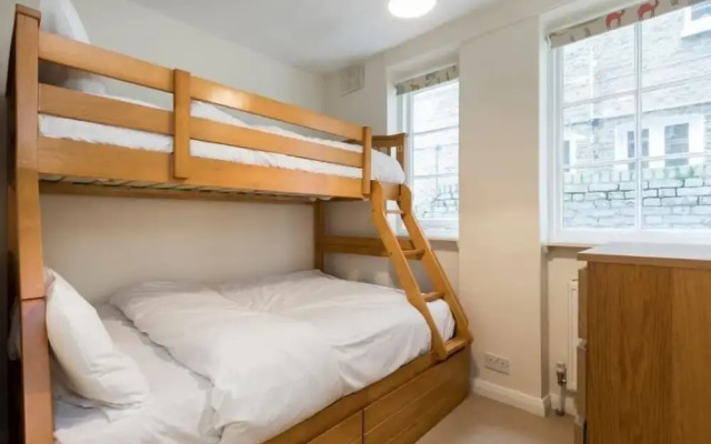 Charming 2 bed Apartment in Queen's Park W/garden
