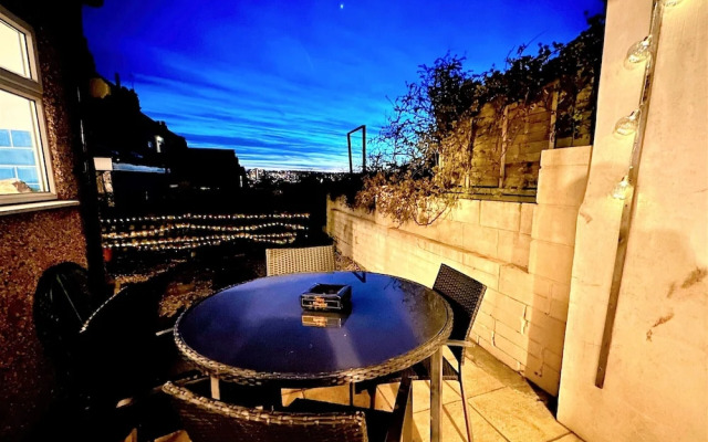 Contemporary Home in Friendly Easton - Free Parking