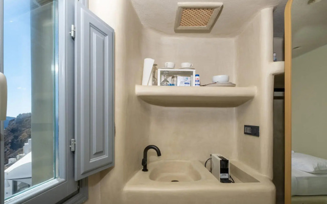 SantorOia Luxury Suites