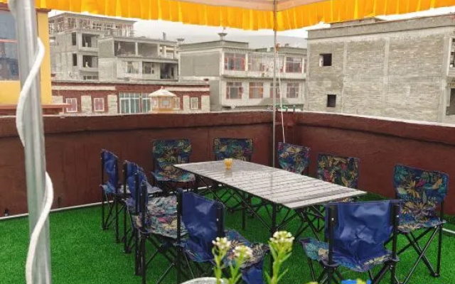 Yu·Zeren Homestay – Outside – Litang