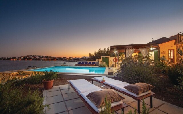 Stunning Home in Sevid With Wifi and 5 Bedrooms