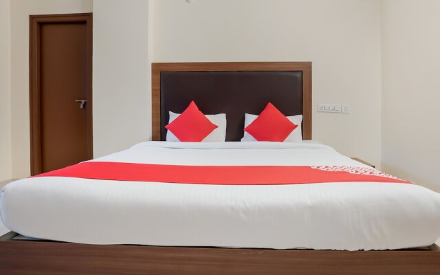 OYO 28637 Gokul Grand