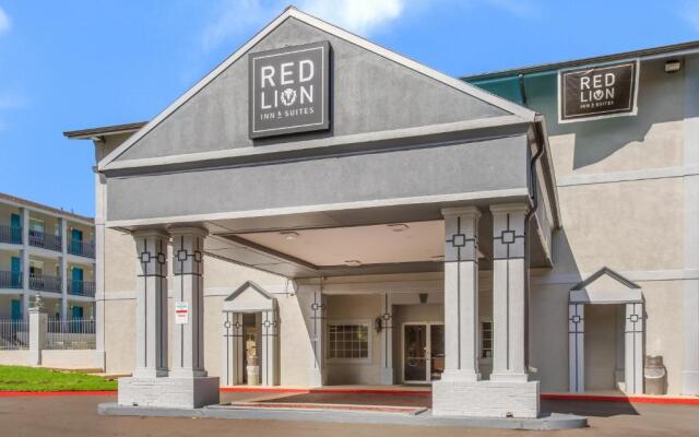 Red Lion Inn & Suites Nashville Airport