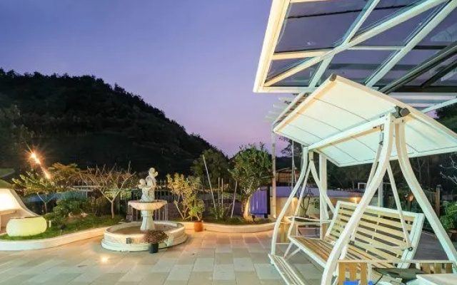 Anji Weiman·Golf Holiday Villa (Happy Storm Water Park Branch)