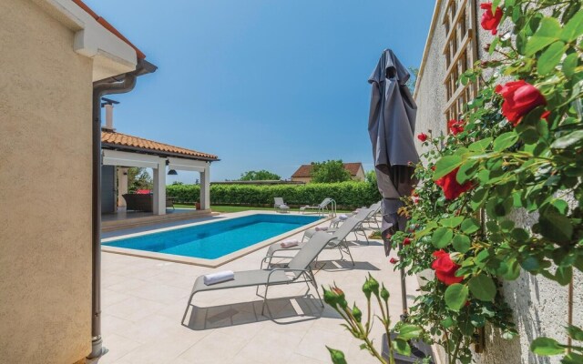 Nice Home in Fazana With Sauna, Wifi and 4 Bedrooms