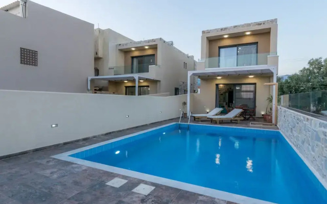 Elmara Luxury Villa 1 - Next to the Beach