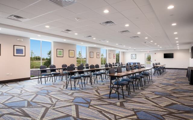 Holiday Inn Express & Suites Chicago - Hoffman Estates