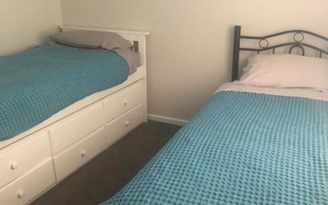 Brand new 4br get away 5min to albury city – Guest Rooms – North Albury