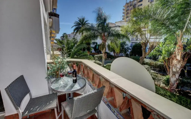 TIMON II, Luxury 3 bedroom Beachside Apartment