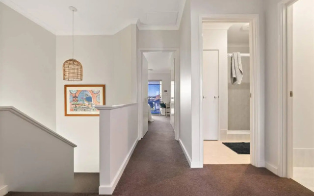 Canal Home -Close to Beach and City Centre