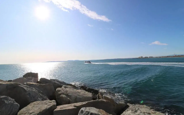 Les Roques