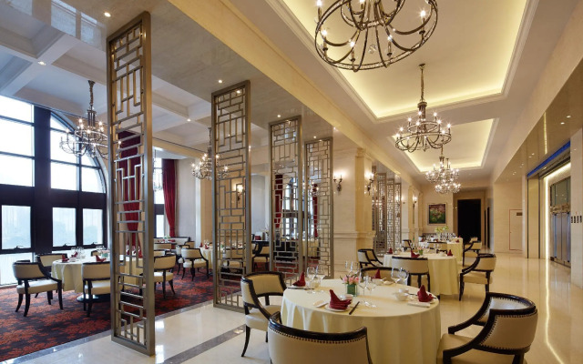 Yin Run Jin Jiang Castle Hotel