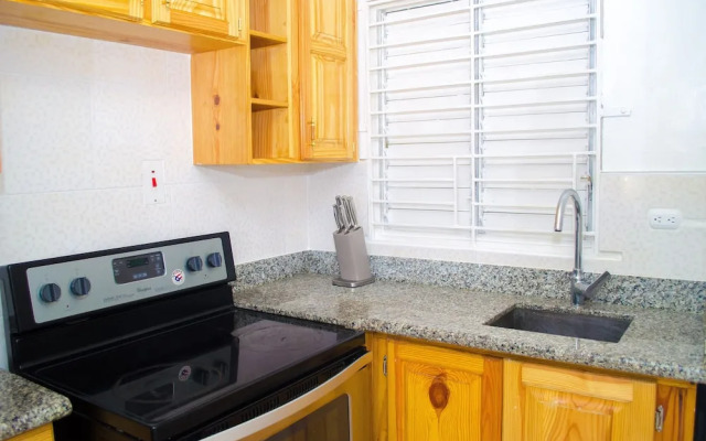 Centrally located Oakland Guest Apartment II