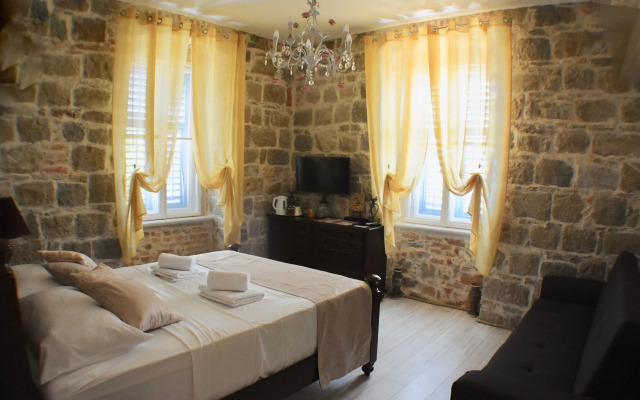 PIETRA ROSSA Luxury Rooms