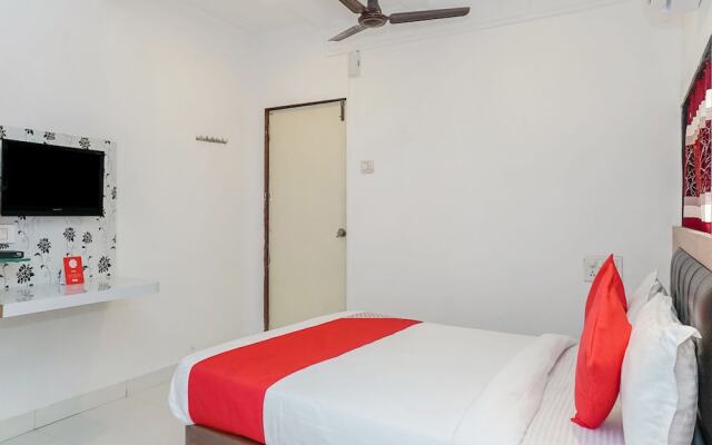 OYO 19677 Hotel Gurukrupa