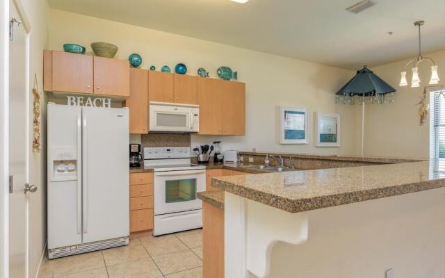 Poolside Condo, Sleeps 8, Only 1 Block From Beach!