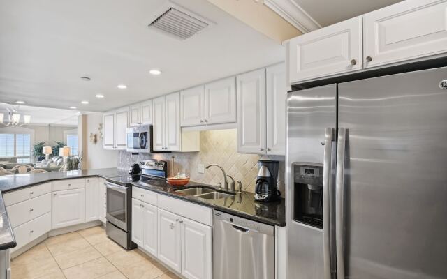 Inlet Reef 102 2 Bedroom Condo by RedAwning