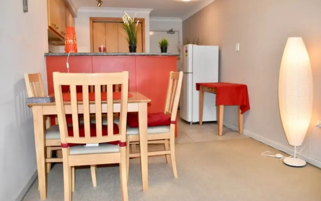 Convenient City Apartment with Pool Gym and Tennis Court