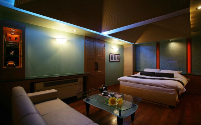 Iwatsuki Waterhotel Mw - Adult Only