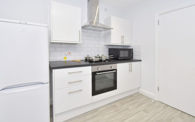Townhouse @ 272 Walthall Street Crewe