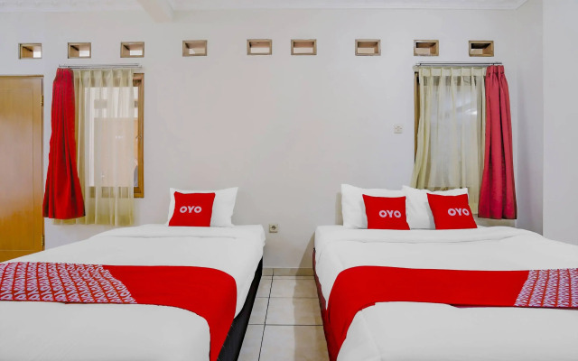 OYO Life 90035 Merci Club