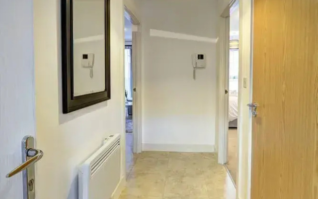 Lovely Flat in Kiln Close With Free Parking