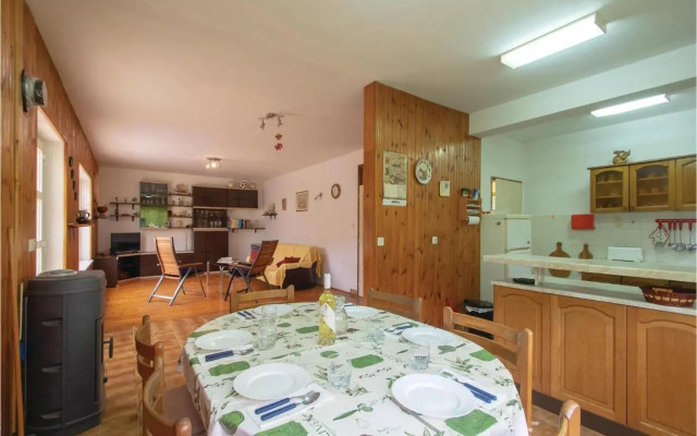 Two-Bedroom Apartment in Racisce