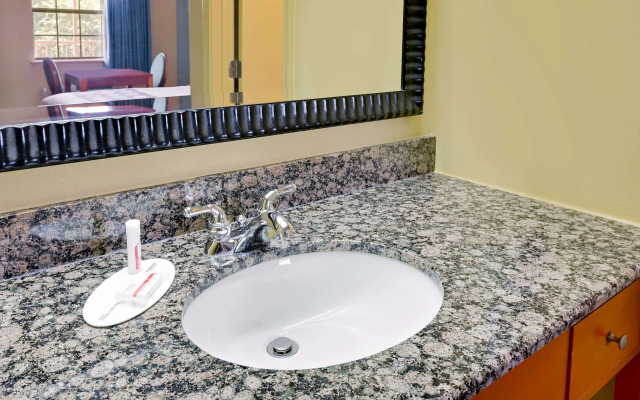 Super 8 by Wyndham Hazen