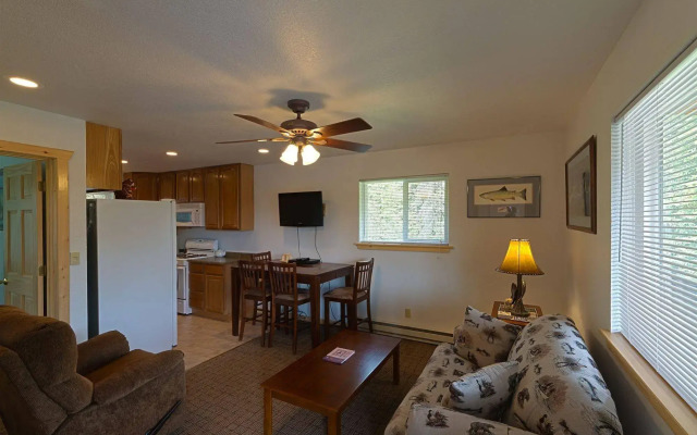 Salmon Catcher Lodge