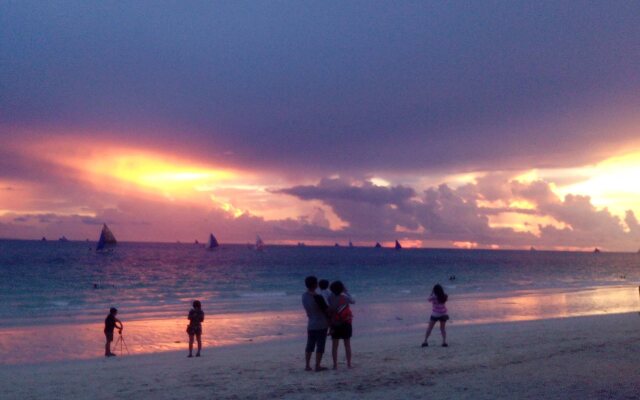 Golden Phoenix Hotel Boracay