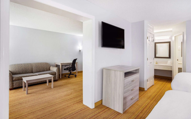 Days Inn & Suites by Wyndham Williamsburg Colonial