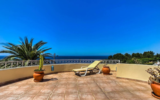 Silver Beautiful 4 Bedroom Vila Just Steps TO TH