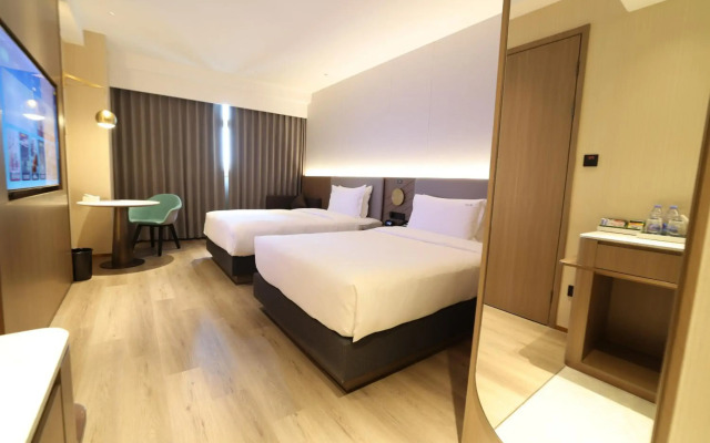 Holiday Inn Shanghai Jing'an by IHG