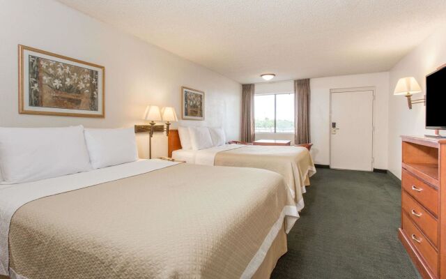 Days Inn by Wyndham Mesa East