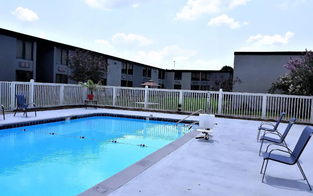 Madison Inn and Suites